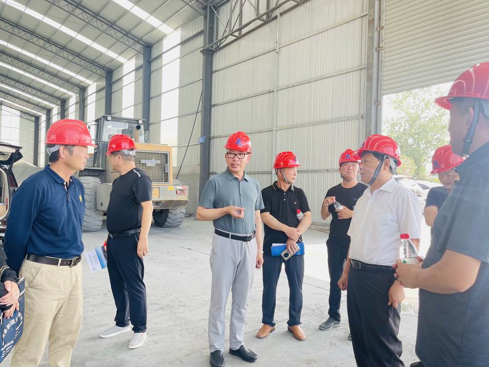 信陽市公路事業(yè)發(fā)展中心、信陽市公路局、107國道建設工程指揮部、中國中冶信陽項目部等單位蒞臨河南永和建設集團檢查指導工作