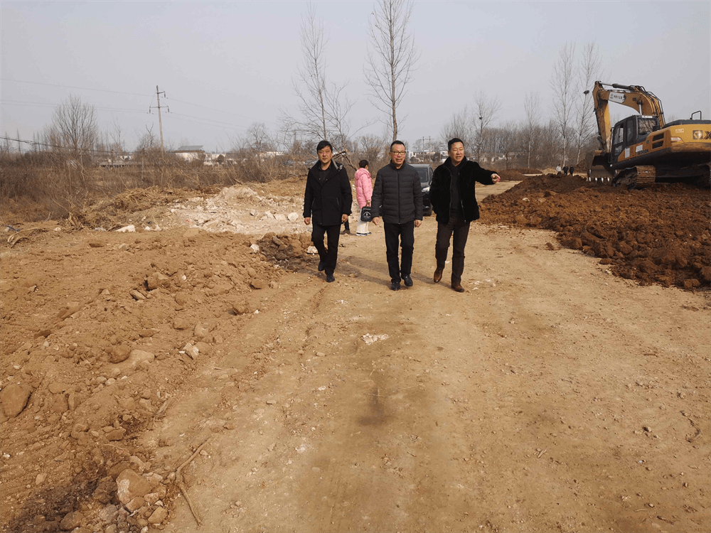 集團公司董事長孔德穩(wěn)檢查指導工程施工和分支機構工作情況