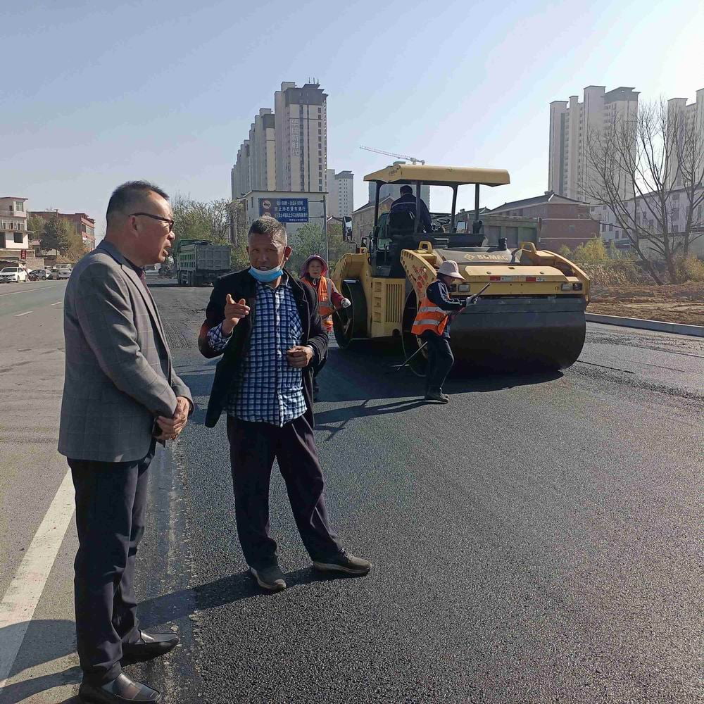 永和集團(tuán)董事長孔德穩(wěn)視察申和路面商城項目